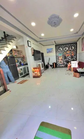 BÁN NHÀ Hậu Giang- sát bên mặt tiền lò gốm - có ban công thông thoáng- DT 43M2-GIÁ 5 TỶ15