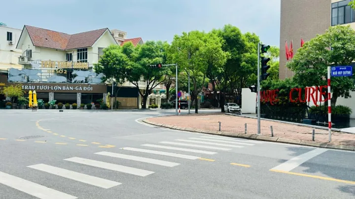 nhà vườn Việt Hưng, thiết kế hiện đại, view vườn hoa, an ninh tuyệt đối