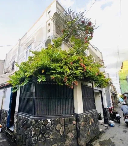 Nhà 2 mặt thoáng 2 tầng - hoàn công đủ - ngang 5.8. lh:0966856870