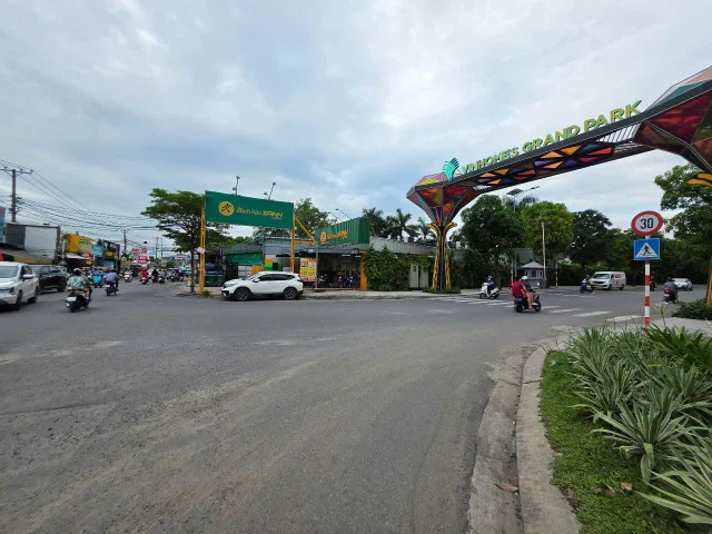 🚨🏡H.IẾ.M MẶT TIỀN ĐƯỜNG NGUYỄN XIỂN ĐỐI DIỆN VINHOMES Q9 142M2 CHỈ 13.X TỶ DÒNG TIỀN ỔN ĐỊNH