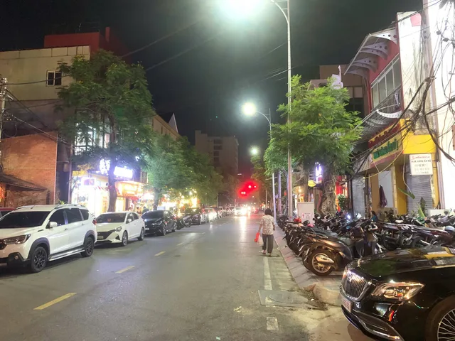 Cho thuê mặt bằng: Cho thuê nhà MT: 4,3m DT: 120m2 phố Minh Khai, vỉa hè rộng, n