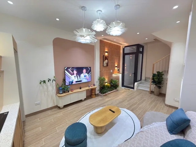 Các Bác Đoán Giúp E Căn Nhà Xynh Đẹp Này Bnhieu ạ! Giá Cực Sốc 39M x 5Tầng 4PN Nhà Vuông Đất Vuông Nét Luôn ạ! Chỉ #7Tỷ

🔥NHÀ XÂY MỚI FULL NỘI THẤT - TRUNG TÂM TX - 20M RA MẶT PHỐ - 2 THOÁNG TRƯỚC SAU 🔥
✅Nhà nằm vị trí cực đẹp, ôto dừng đỗ ngày đêm, cá