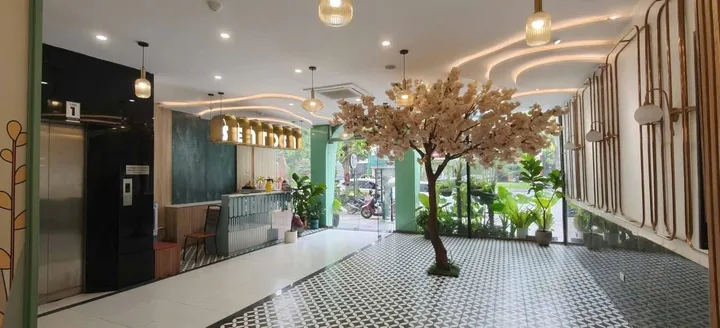 Cho thuê toà nhà MP Nguyễn Văn Huyên, Cầu Giấy 100m x 8T THANG MÁY giá 150 triệu