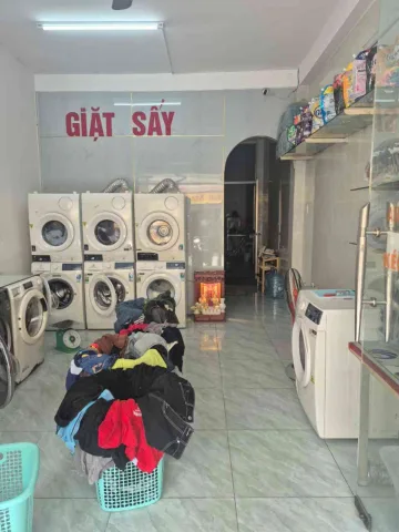 📍 Vị trí cực đẹp ngay gần Trường Đại học Công Thương TP.HCM, khu dân cư đông đúc, lưu lượng người qua lại cao.