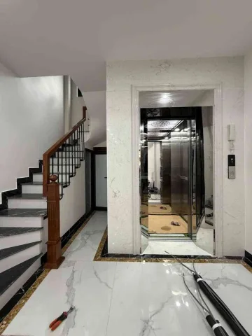 Nguyễn Văn Cừ – 45m² – Hơn 20 tỷ – 7 tầng thang máy – Ô tô tránh – Kinh doanh