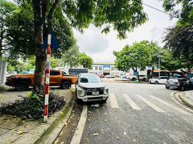 Bán Biệt Thự Lô Góc Trung Văn 148m² MT 22m Giá 74,9 Tỷ