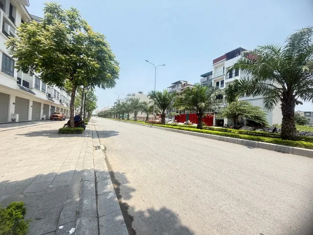 Bán Nhà PHÂN LÔ ĐƯỜNG ĐÔI 33m , 5 tầng x100m2 KDT HINODE , SÁT VÀNH ĐAI 3.5 , GA Metro nhổn