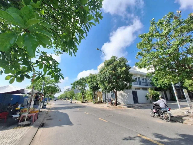 Bán đất KDC đường Đào Sứ Tích , Xã Phước Kiển Huyện Nhà Bè  .đuờng 16 . DT: 6x15 . Sổ hồng . giá 7,5 tỷ