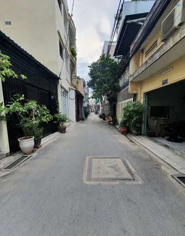Bán nhà riêng sát mặt tiền Lạc Long Quân - 48m2 - Ngang 5m hiếm - 8 tỷ 3