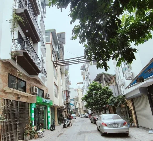 Cho thuê nhà Mặt phố ĐỒNG CỔ, Thuỵ Khuê. 13tr/ tháng. Cho thuê: Gia đình, Văn phòng, KD Onl, Spa, Trưng bày, Nail mi...