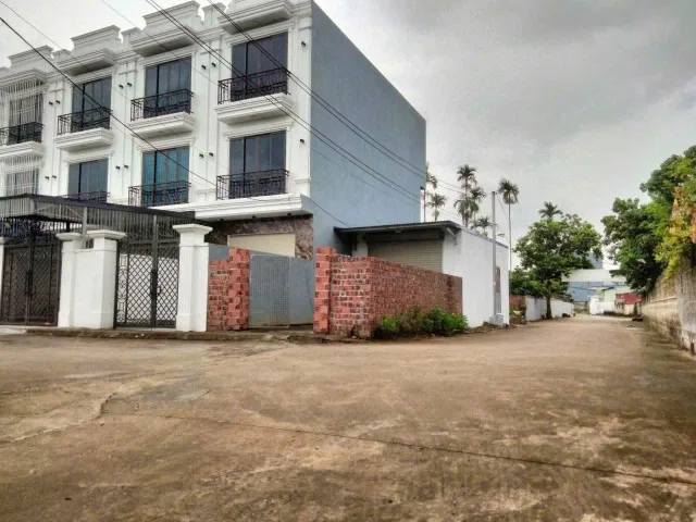 Bán 71m2 tại Hoa Động , lô góc đường rộng 6 m, gần Dojii, gần trường học .l/h:076.231.9990 e Thúy