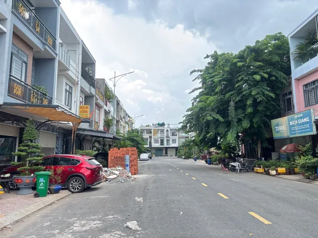 Bán Nhà Siêu ngonNhà 3 tầng - Mặt tiền đường 20 mét Khu nhà ở Thắng Lợi (Kp Chiêu Liêu A, phường Tân Đông Hiệp, thành phố Dĩ An cũ)