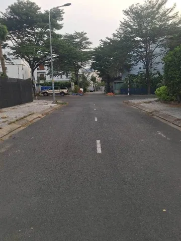 Bán đất mặt tiền hẽm Nguyễn Duy Trinh - Phường Phú Hữu Quận 9 TP. Hồ Chí Minh, giá siêu ngộp cho khách đầu tư , dân cư đông khách mua ở kinh doanh càng tốt.