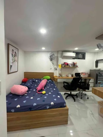 🔥 HẺM XE TẢI THÔNG – NGAY AEON TÂN PHÚ – 52M² CHỈ 4 TỶ 650 🔥
🏡 Hàng đẹp hiếm gặp trong phân khúc dưới 5 tỷ! ✅ Diện tích 52m² vuông vức. ✅ Hẻm xe tải thông, di chuyển thuận tiện. ✅ Vị trí đẹp, chỉ vài phút đến AEON Tân Phú, gần chợ, trường học và nhiều ti
