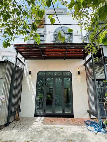 BÁN NHÀ LẦU XÂY MỚI - ỐP GẠCH FULL NHÀ - 3 PHÒNG NGỦ