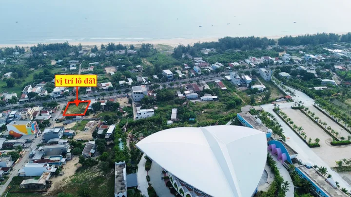 Bán lô 2 mặc tiền trục đường biển Võ Nguyên Giáp cách biển 200m giá rẻ full đất ở