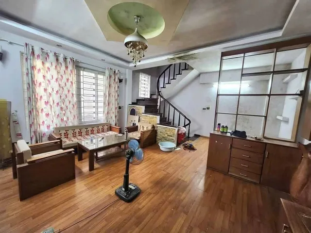Cho thuê nhà riêng đường Láng, Đống Đa 36m x 6 tầng giá 15 triệu
