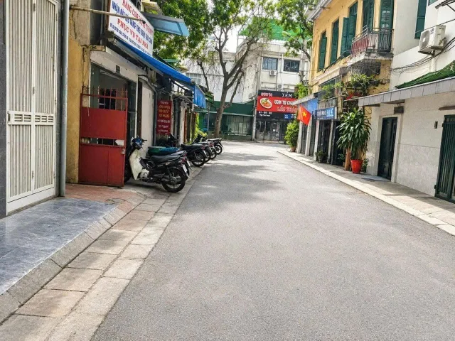 Cho thuê phố Huế, Hai Bà Trưng NHÀ ĐẸP, Ô TÔ 30m*3 tầng giá 13 triệu