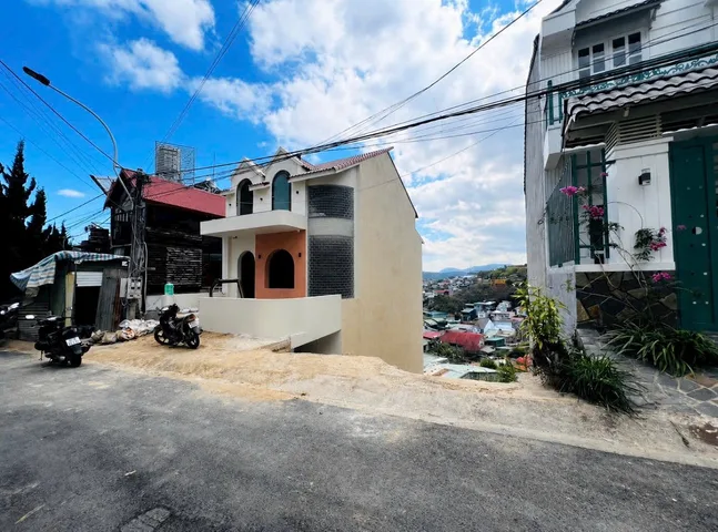 Đất khu quy hoạch đường nhựa đẹp . view không che . sổ sách thổ cư đầy đủ ra hồ Xuân Hương 3km