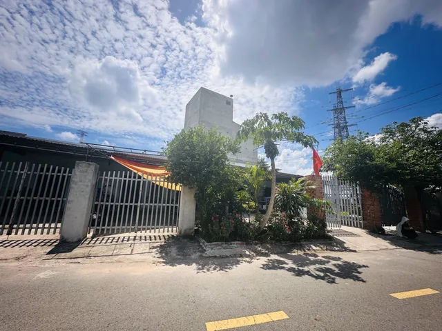 2tỷ2 công khai còn thương lượng, ngay chợ Trừ Văn Thố, Bàu Bàng, DmBình Dương. có sẵn 100m thổ cư