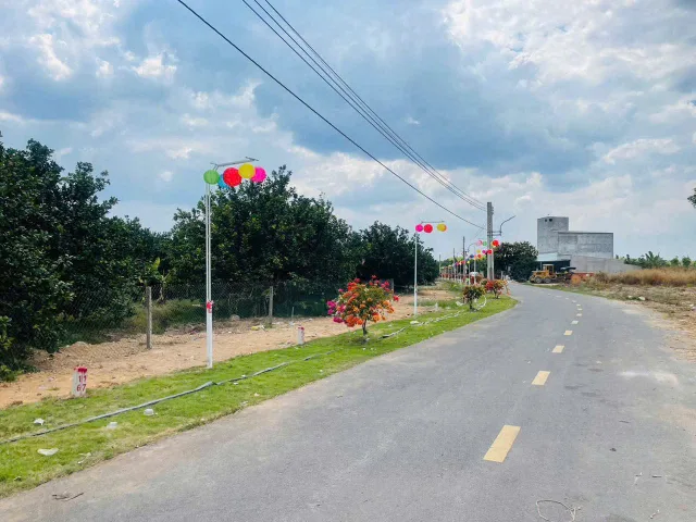 Kẹt tiền bán 260m2 đất thổ cư mặt tiền đường nhựa sát chợ, trường học dân đông. Giá 750 triệu