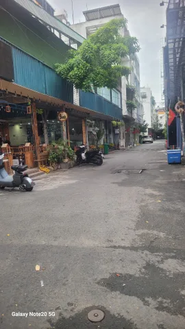 Nhà đẹp giá lại rẻ và chuẩn vi trí rất thuận lợi kinh doanh