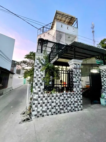 Nhà đẹp - Ngay Chợ - 5,5m x 17m - giá 4,25 tỷ - đường Nguyễn Văn Tạo - 3 tầng - 4 phòng ngủ