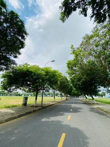 Chỉ 550tr sở hữu ngay lô đất cách sân bay quốc tế 5km mặt tiền đường 22m sổ sẵn trao tay ngay