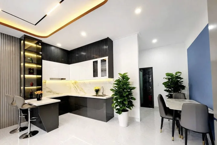 Nhà ngộp cần bán DT 70m2 full thổ cư SHR  giá 2.76 tỷ tại - Phường 06 Quận 11 TP. Hồ Chí Minh