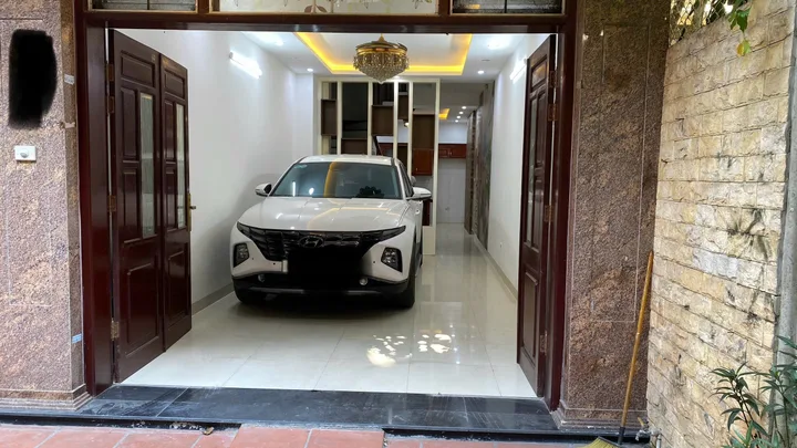 Cho thuê nhà Phạm Ngọc Thạch, Đống Đa 55m x 4T(5 ngủ) Ô TÔ VÀO NHÀ giá 22 triệu
