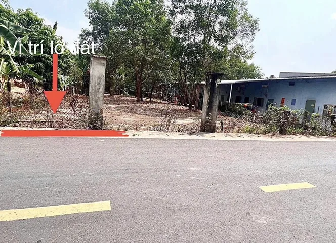 🆘  Cần Bán Gấp 🆘
💥 Đất ở xã Trừ Văn Thố -TP - Hồ Chí Minh
💥Diện tích: ngang 5m5 x dài 49m x 100m thổ cư, nở hậu 12m40. 
 💥 Khu vực dân cư đông đúc, điện nước đầy đủ
  💥 vị trí cách Đt750 vào 100m, gần chợ, trường học, gần nhiều cty, rất thích hợp kinh