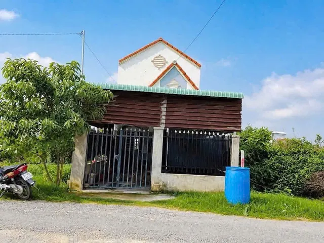 Bán Nhà riêng 100m2 có sẵn 100 m2 thổ cư giá 690 triệu tại Đường Cầu Ô Xã Phước Đông Huyện Gò Dầu Tây Ninh