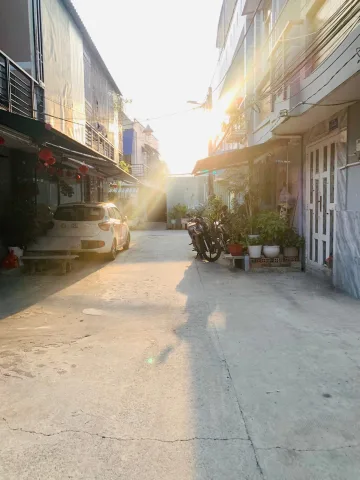 O vỹ Phước Kiển nhờ bán căn nhà 2 tầng oto sổ hồng có sẵn