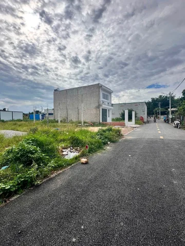 Chủ gửi 2 lô liền kề 500m2, giá 850tr/lô, mặt tiền đường nhựa, cách Chợ Trừ Văn Thố 2 phút.