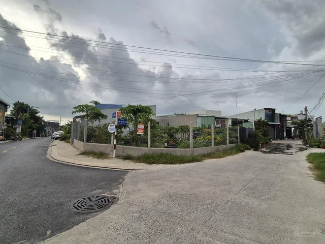 Bán Đất 249.8m2 có sẵn 118 m2 thổ cư giá 5.2 tỷ tại Xã Tân Thới Nhì Huyện Hóc Môn TP. Hồ Chí Minh