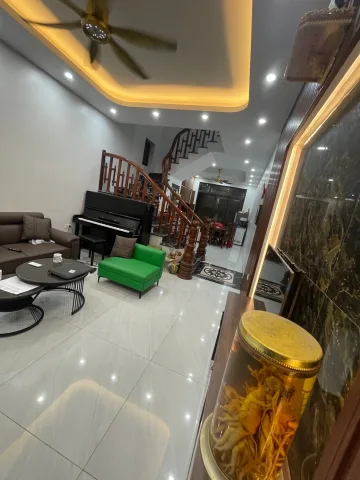 Bán Nhà LINH ĐÀM 61m2 nhà dân xây ở luôn, sổ đỏ sẵn, không quy hoạch. Khu trung tâm , ở ngay, hàng xóm thân thiện. Cửa ngõ thủ đô