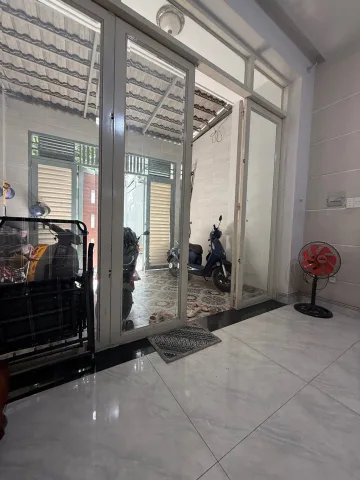 (Khu VIP Sân Bay - Sát vách Nguyễn Kiệm) Hẻm xe hơi thông thoáng - 8.x tỷ - 4x18m (70m²) - 4 Tầng đúc BTCT kiên cố mái đúc, 5 Phòng chức năng rộng rãi