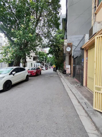 Cho thuê nhà ĐẶNG TIẾN ĐÔNG, Hoàng Cầu. 35 triệu/tháng. Cho thuê: Hộ gia đình, Văn phòng, Trung tâm ngoại ngữ, Phòng khám...