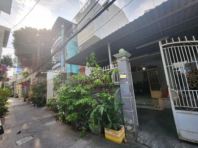 Bán ĐẤT tặng nhà 2 Tầng, 160m2 thổ cư, Xây mới tự do Quận 7