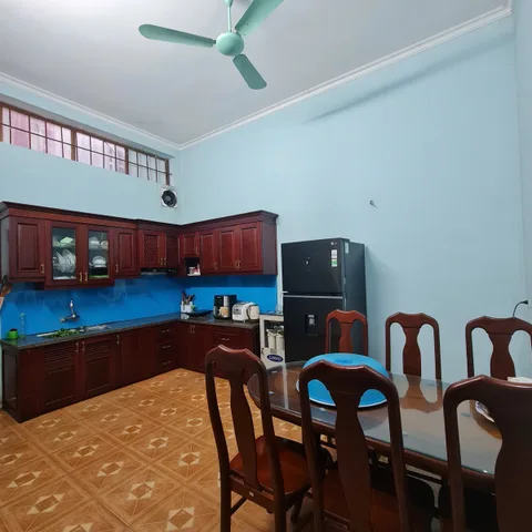 Bán nhà 3 tầng nhìn vườn hoa mặt đường võ cường 12 khu hoà đình. Làn 2 ngọc hân công chúa. Diện tích 86m mặt tiền 6.6m hướng đông bắc. Phường võ cường tỉnh bắc ninh