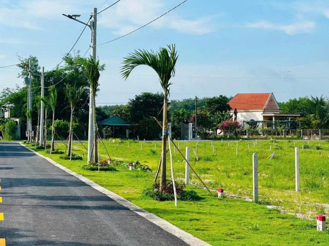 250tr 225m2- thổ cư 100m2
5x45- đối diện công ty, cách chợ 800m
Ngay Minh Thạnh dầu tiếng bình dương cũ