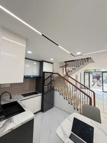 Bán Nhà 40m2-4 lầu-8.45 tỷ mặt tiền Hồng Lạc Quận Tân Bình full nội thất mới 100%