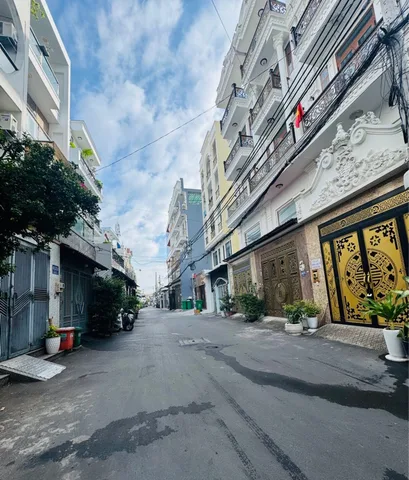 Nhà có thang máy.
- Đường nhựa 10m, khu dân trí.
- Sát mặt tiền Hương Lộ2, gần Tân Phú.