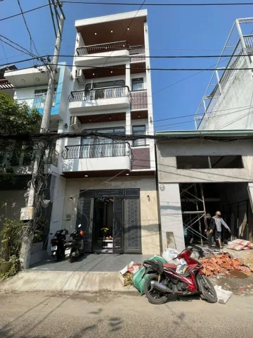 - Vị trí đắc địa, thuận lợi kinh doanh đa ngành nghề  
- Mặt tiền đường nhựa rộng, 2 xe tải tránh nhau thoải mái  
- Ngay cạnh chung cư Gia Phú, khu dân cư văn minh, dân trí cao