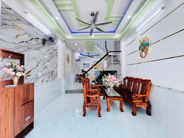 📍 Gần Đường Nguyễn Duy Cung Hẻm xe ba gác - 💰 5.x tỷ - 📐 4.2x13.5m (57m²) - Nhà đẹp ở ngay, Sân trước siêu rộng, Khu an ninh