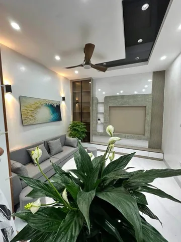 Nhà 4T Văn Hương Đống Đa 3PN hướng Đông sân để 5-6 xe cách phố 20m sổ đỏ chính chủ giá 5,1 tỷ
