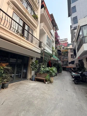 Nhà đẹp Lý Nam Đế phố nhà bình 💥 Sát mặt phố, ô tô đỗ cửa, kinh doanh văn phòng - homestay — 43m2 giá 5x tỷ