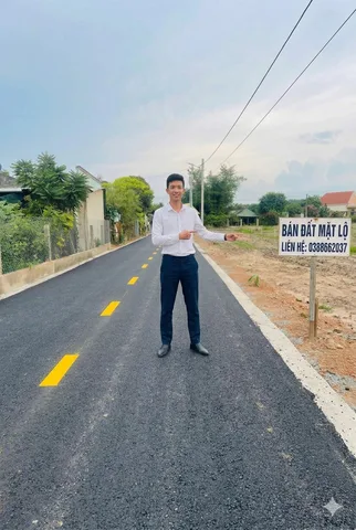 Chủ gửi bán vị trí đất y hình. Vị trí đẹp thuận tiện đi chuyển đi làm đi mua sắm, chợ búa