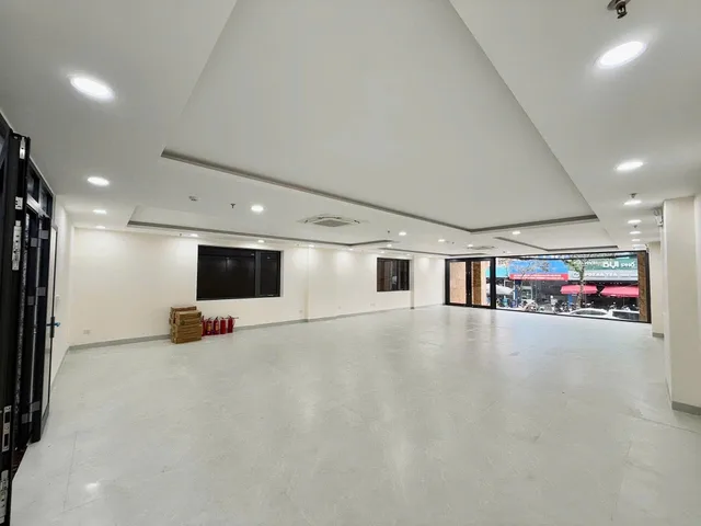 Cho thuê toà nhà Nguyễn Khánh Toàn, Cầu Giấy 235m x 8T CÓ HẦM, PCCC, KD giá 330 triệu