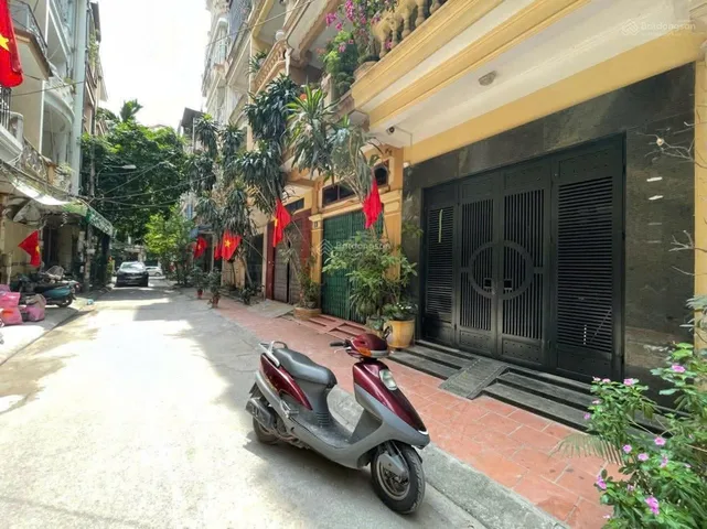 Cho thuê Nhà Ngõ 2 Mạc Thái Tông - Cầu Giấy 45M² 4,5 Tầng 5 Ngủ - Đường Ô Tô Đỗ Cửa - Ở, Kinh Doanh - Giá Thuê 25tr